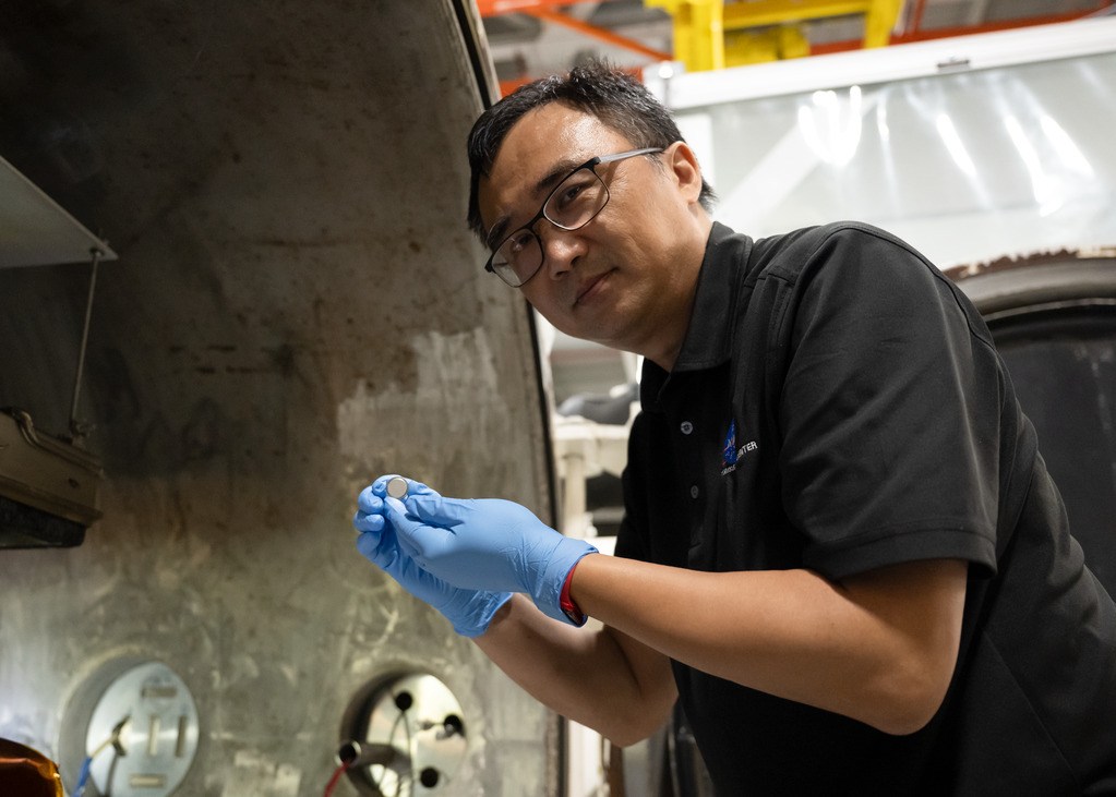 NASA develops batteries to power humanity's return to the Moon
