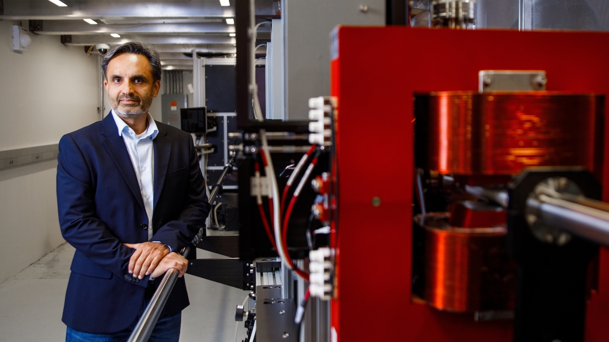 Scientists capture motion of molecules in action