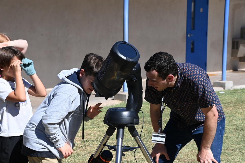 Smithsonian gifts computerized telescope to Price Elementary in Yuma Proving Ground